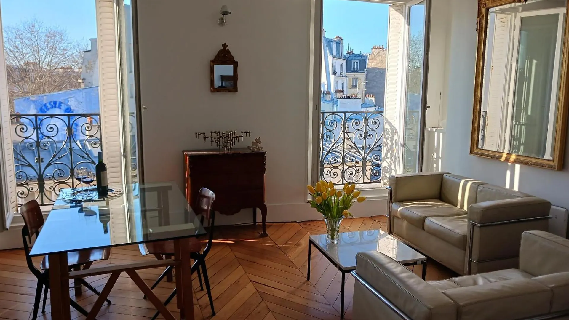 Paris - Montmartre contacts